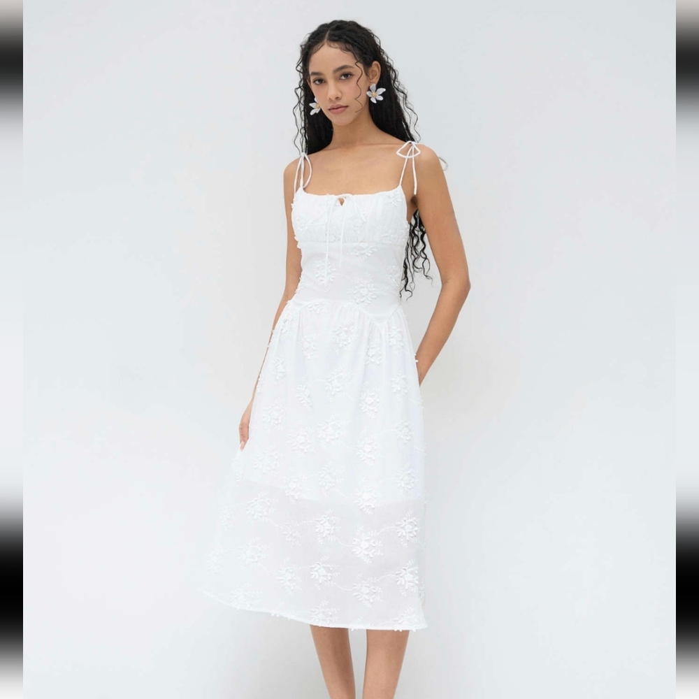 White Floral Knotted Maxi Dress Cotton Scoop Neckline - Picture 1 of 2